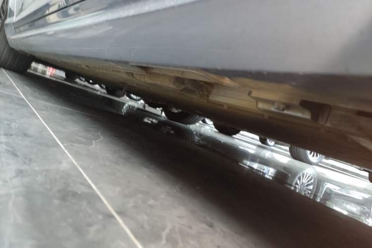 Used NETA S 2023 Pure Electric 520km Rear-Drive Lite Version Left Side Sill
