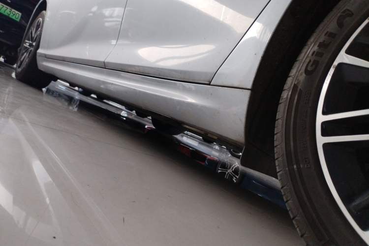 Used NETA S 2023 Pure Electric 520km Rear-Drive Lite Version Left Side Sill