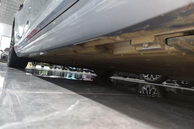 Used NETA S 2023 Pure Electric 520km Rear-Drive Lite Version Left Side Sill