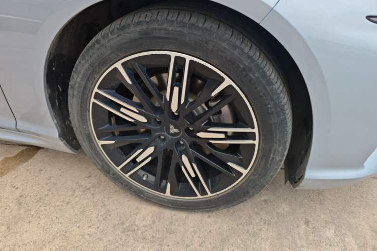 Used NETA S 2023 Pure Electric 520km Rear-Drive Lite Version Right Front Wheel Hub