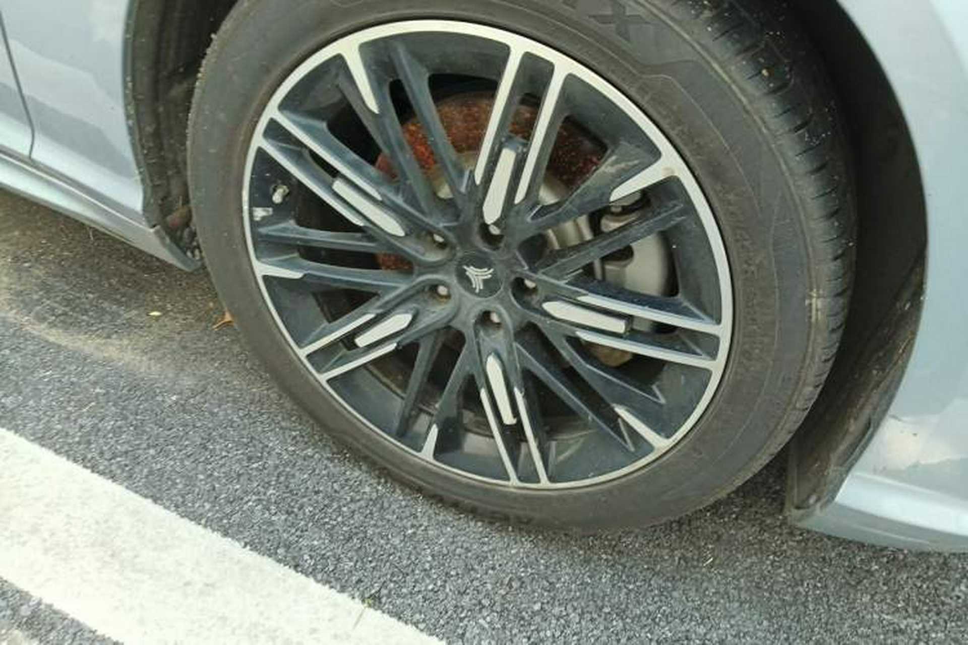 Used NETA S 2023 Pure Electric 520km Rear-Drive Lite Version Right Front Wheel Hub