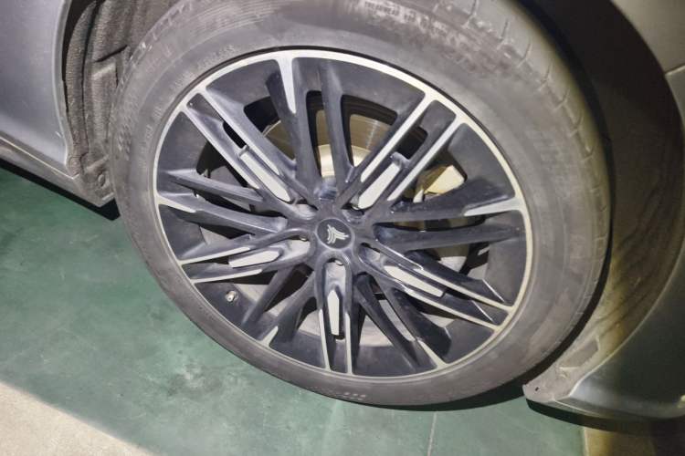 Used NETA S 2023 Pure Electric 520km Rear-Drive Lite Version Right Front Wheel Hub
