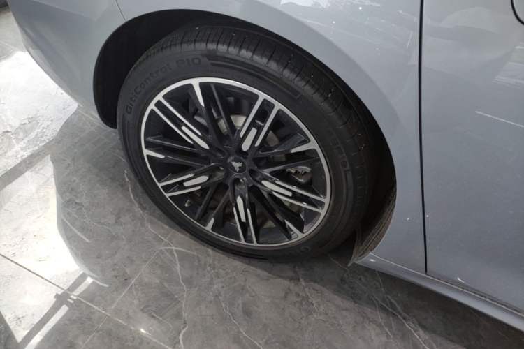 Used NETA S 2023 Pure Electric 520km Rear-Drive Lite Version Right Rear Wheel Hub