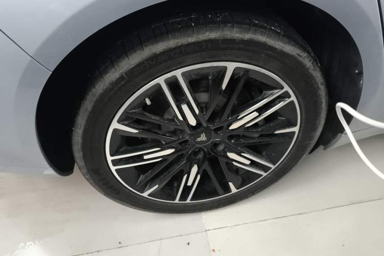 Used NETA S 2023 Pure Electric 520km Rear-Drive Lite Version Right Rear Wheel Hub