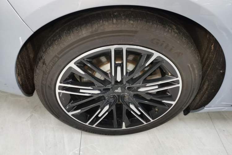 Used NETA S 2023 Pure Electric 520km Rear-Drive Lite Version Right Rear Wheel Hub