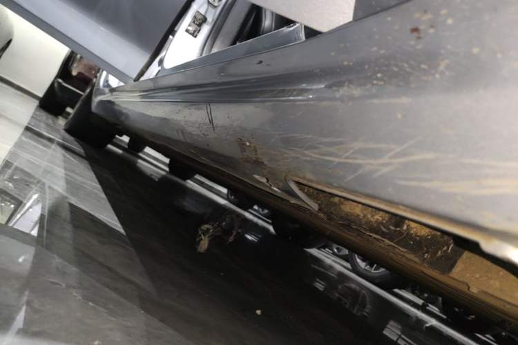 Used NETA S 2023 Pure Electric 520km Rear-Drive Lite Version Right Side Sill