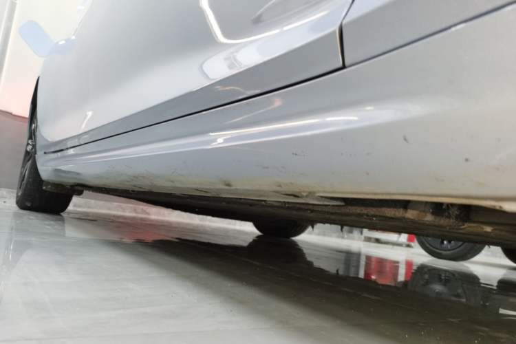 Used NETA S 2023 Pure Electric 520km Rear-Drive Lite Version Right Side Sill
