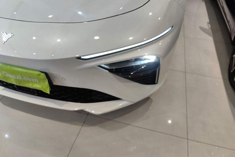 Used NETA S 2023 Pure Electric 520km Rear-Drive Lite Version Left Front Headlight