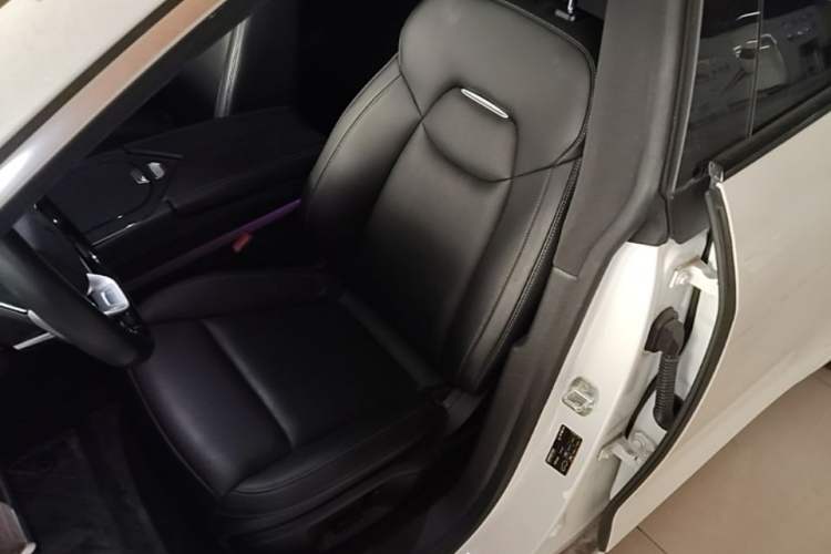 Used NETA S 2023 All-Electric 520 km Range Rear-Drive Version Left Front Seat