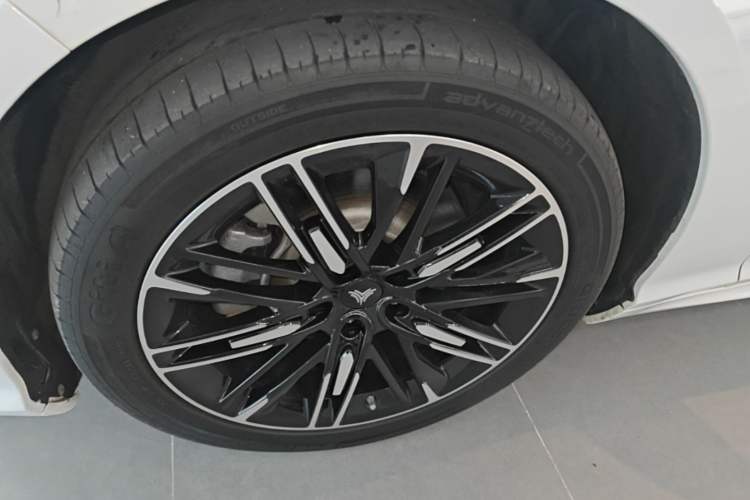 Used NETA S 2023 Pure Electric 520km Rear-Drive Lite Version Left Front Wheel Hub