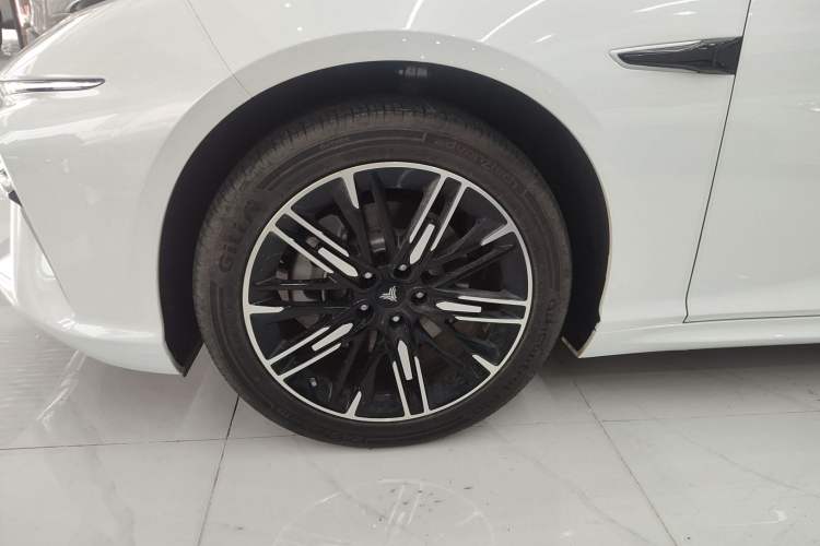 Used NETA S 2023 Pure Electric 520km Rear-Drive Lite Version Left Front Wheel Hub