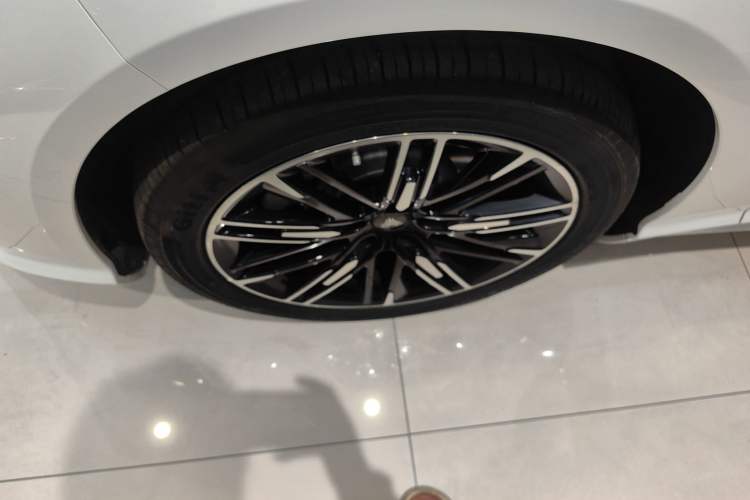 Used NETA S 2023 Pure Electric 520km Rear-Drive Lite Version Left Front Wheel Hub