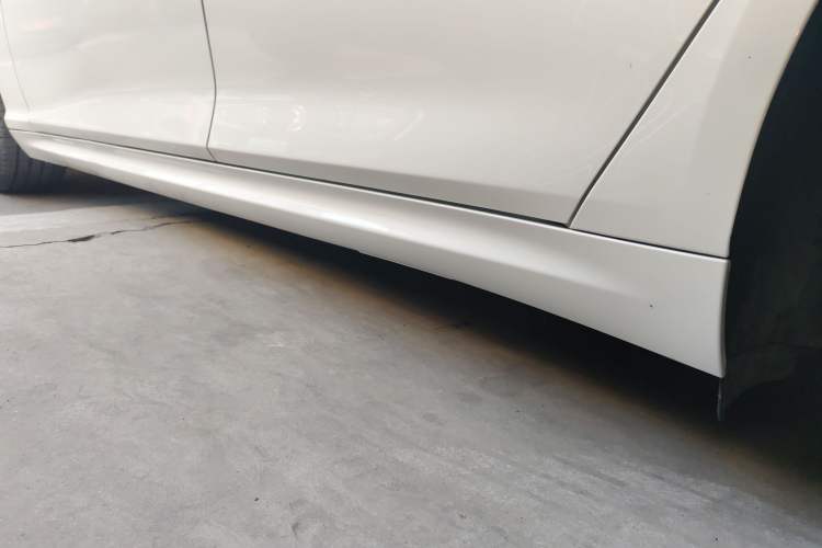 Used NETA S 2023 Pure Electric 520km Rear-Drive Lite Version Left Side Sill