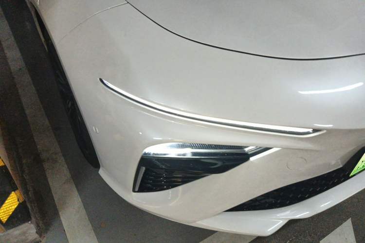 Used NETA S 2023 All-Electric 520 km Range Rear-Drive Version Right Front Headlight