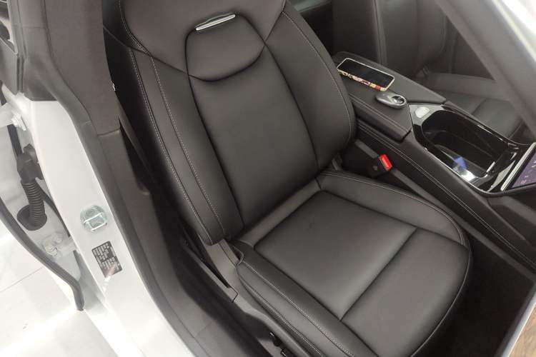 Used NETA S 2023 Pure Electric 520km Rear-Drive Lite Version Right Front Seat