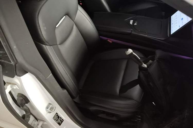 Used NETA S 2023 All-Electric 520 km Range Rear-Drive Version Right Front Seat