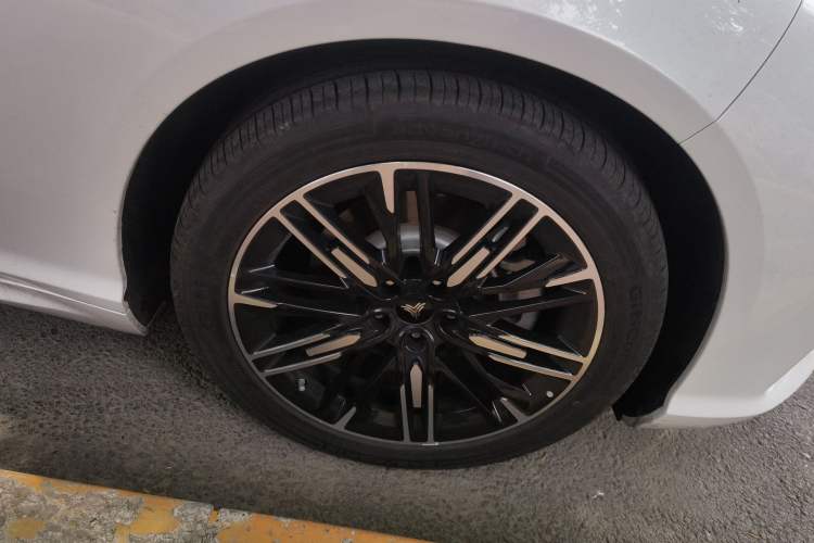 Used NETA S 2023 Pure Electric 520km Rear-Drive Lite Version Right Front Wheel Hub