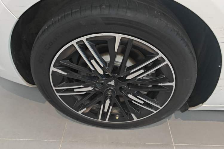 Used NETA S 2023 Pure Electric 520km Rear-Drive Lite Version Right Rear Wheel Hub