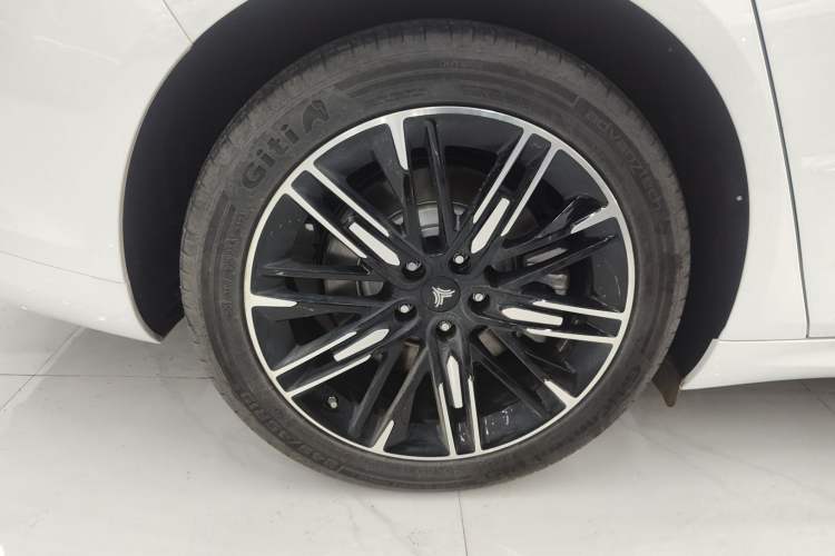 Used NETA S 2023 Pure Electric 520km Rear-Drive Lite Version Right Rear Wheel Hub