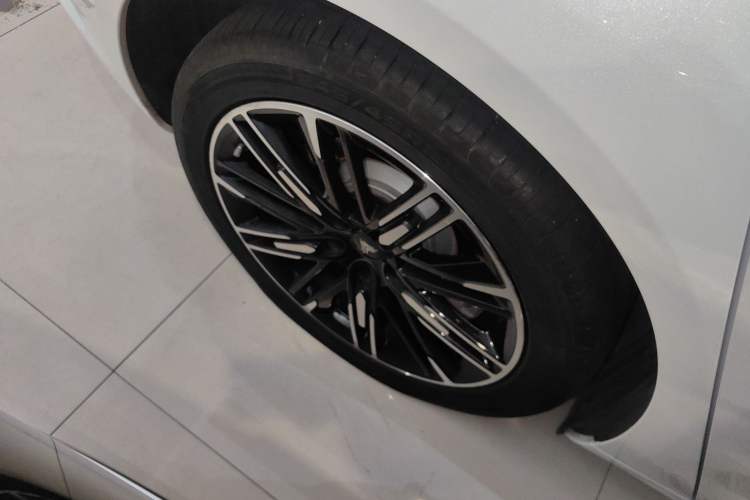 Used NETA S 2023 Pure Electric 520km Rear-Drive Lite Version Right Rear Wheel Hub