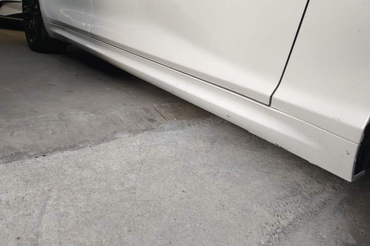 Used NETA S 2023 Pure Electric 520km Rear-Drive Lite Version Right Side Sill