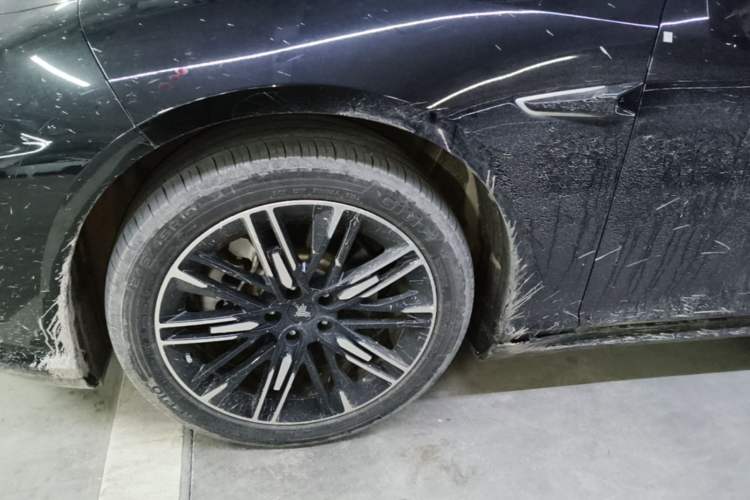 Used NETA S 2024 Range-Extended 1060 Lite Edition Left Front Wheel Hub