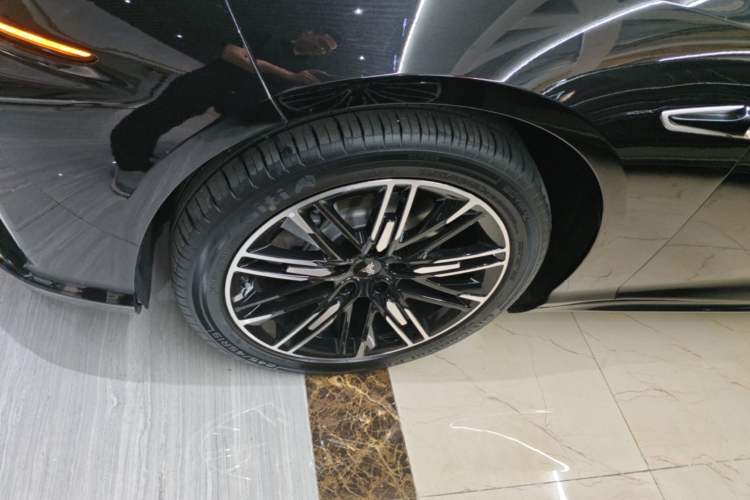 Used NETA S 2024 Pure Electric 520km Rear-Drive Lite Version Left Front Wheel Hub