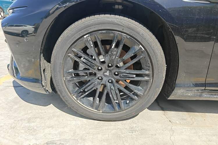 Used NETA S 2024 Range-Extended 1060 Lite Edition Left Front Wheel Hub