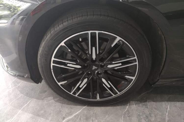 Used NETA S 2024 Pure Electric 520km Rear-Drive Lite Version Left Front Wheel Hub
