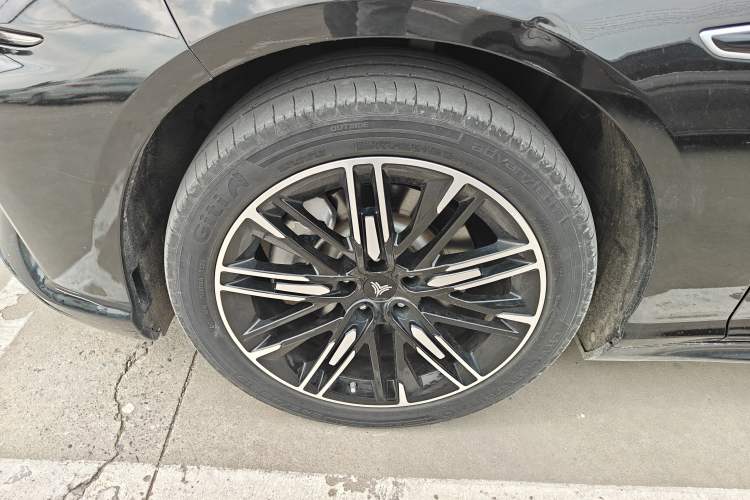 Used NETA S 2024 Range-Extended 1060 Lite Edition Left Front Wheel Hub