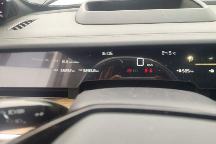 Used NETA S 2024 Revised Version Range-Extended 1060 AR-HUD Edition Odometer Close Up