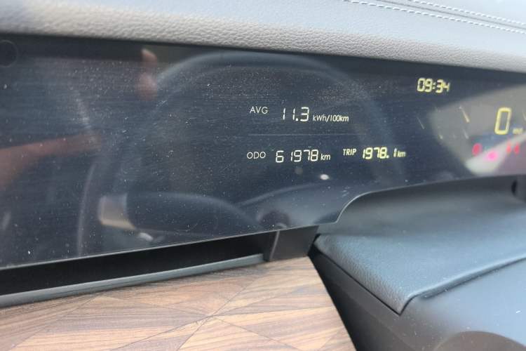 Used NETA S 2024 Range-Extended 1060 Lite Edition Odometer Close Up