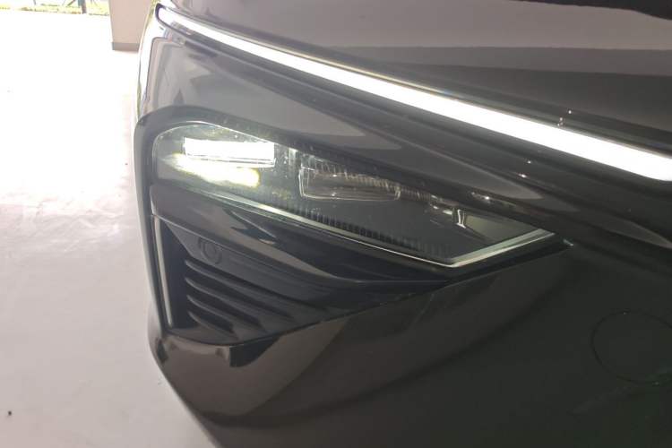 Used NETA S 2024 Range-Extended 1060 Lite Edition Right Front Headlight