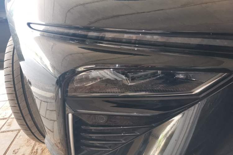 Used NETA S 2024 Extended-Range 1060 Edition Right Front Headlight