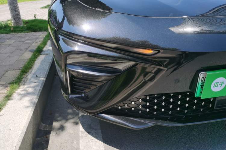 Used NETA S 2024 Pure Electric 715 New Enjoyment Edition Right Front Headlight