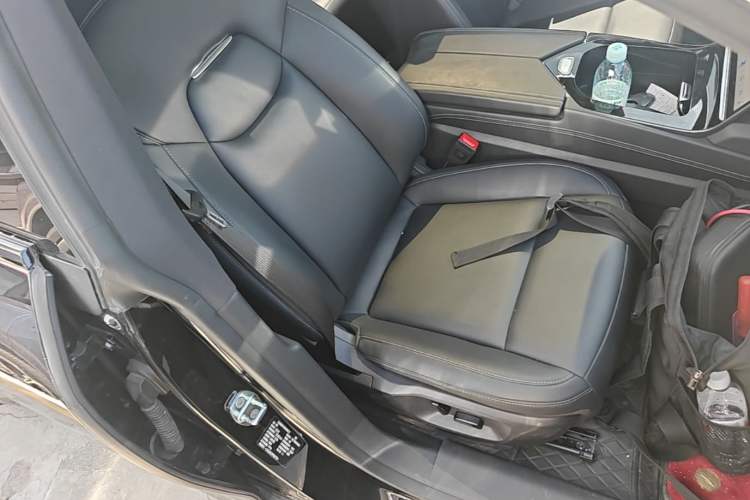 Used NETA S 2024 Range-Extended 1060 Lite Edition Right Front Seat
