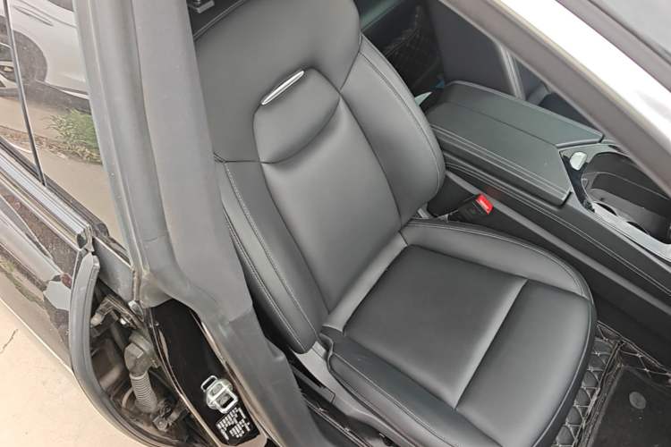Used NETA S 2024 Range-Extended 1060 Lite Edition Right Front Seat