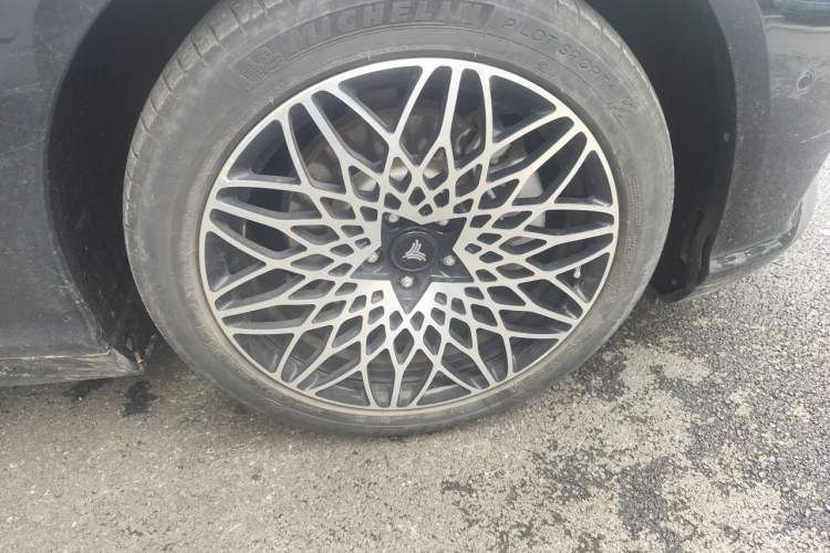 Used NETA S 2024 Revised Version Range-Extended 1060 AR-HUD Edition Right Front Wheel Hub