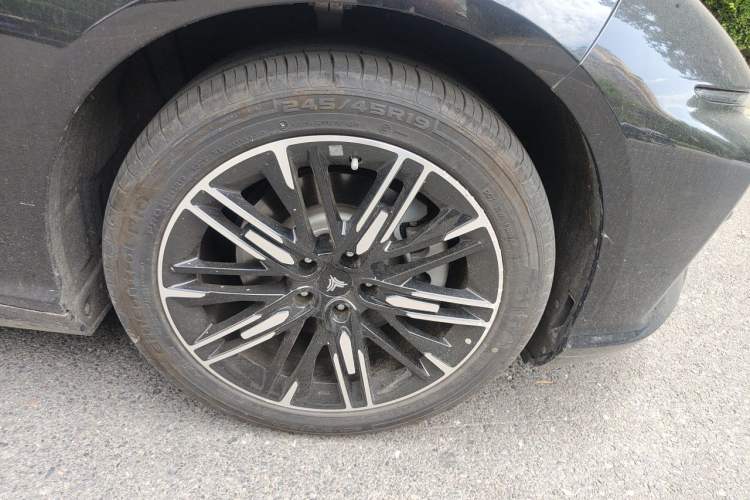 Used NETA S 2024 Pure Electric 520km Rear-Drive Lite Version Right Front Wheel Hub