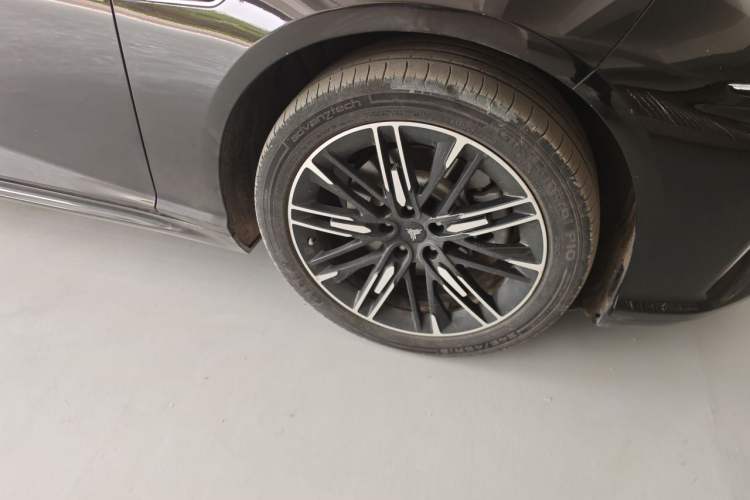 Used NETA S 2024 Range-Extended 1060 Lite Edition Right Front Wheel Hub