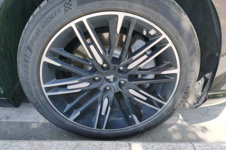 Used NETA S 2024 Pure Electric 715 New Enjoyment Edition Right Front Wheel Hub