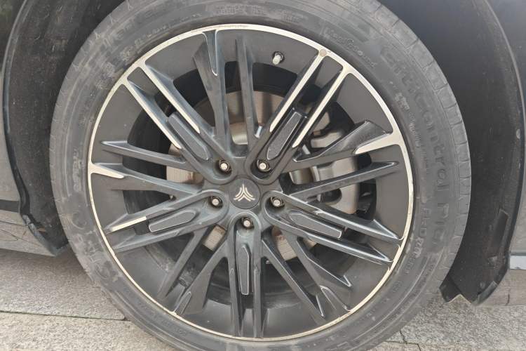 Used NETA S 2024 Pure Electric 520km Rear-Drive Lite Version Right Front Wheel Hub