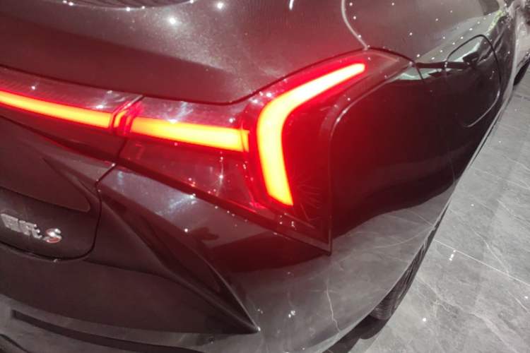 Used NETA S 2024 Range-Extended 1060 Lite Edition Right Rear Taillight