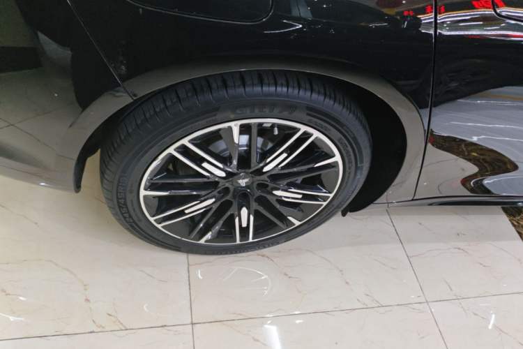 Used NETA S 2024 Pure Electric 520km Rear-Drive Lite Version Right Rear Wheel Hub