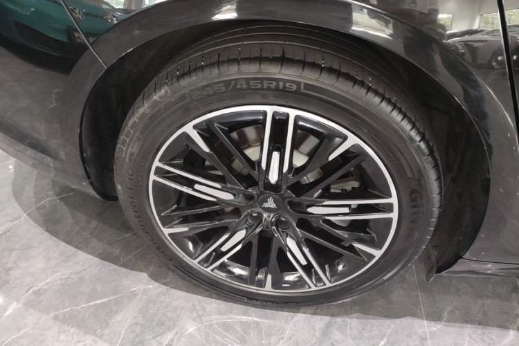 Used NETA S 2024 Pure Electric 520km Rear-Drive Lite Version Right Rear Wheel Hub