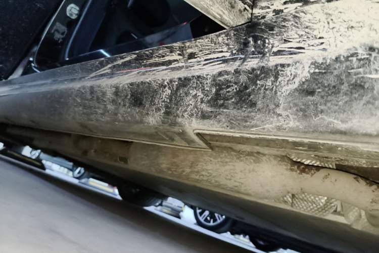 Used NETA S 2024 Range-Extended 1060 Lite Edition Right Side Sill