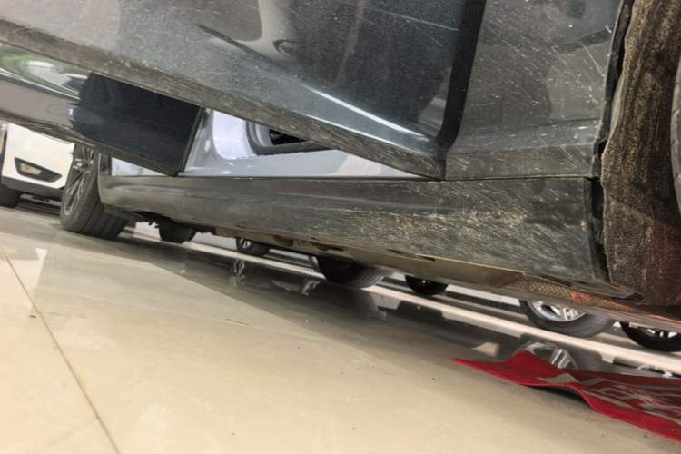 Used NETA S 2024 Extended-Range 1060 Edition Right Side Sill