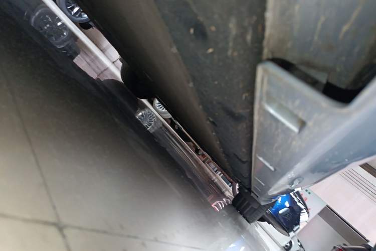 Used NETA S 2024 Pure Electric 520km Rear-Drive AR-HUD Version Left Side Sill