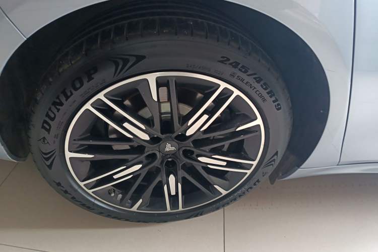 Used NETA S 2024 Pure Electric 520km Rear-Drive AR-HUD Version Right Rear Wheel Hub