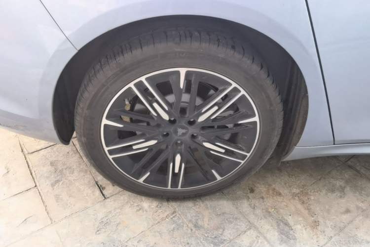 Used NETA S 2024 Range-Extended 1060 Lite Edition Right Rear Wheel Hub
